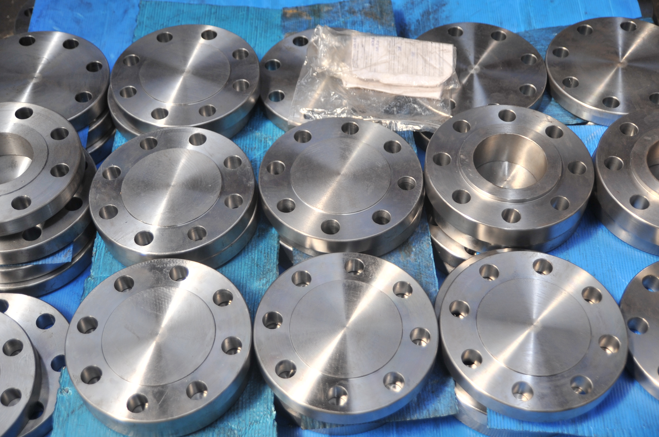 Blind flange — raised face (RF)