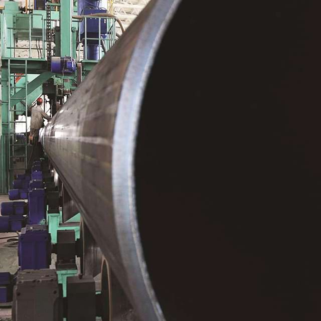 Large-diameter pipe passing through a green forming and welding machine on the ZC production line